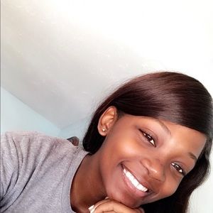 Meet your Posher, Naika